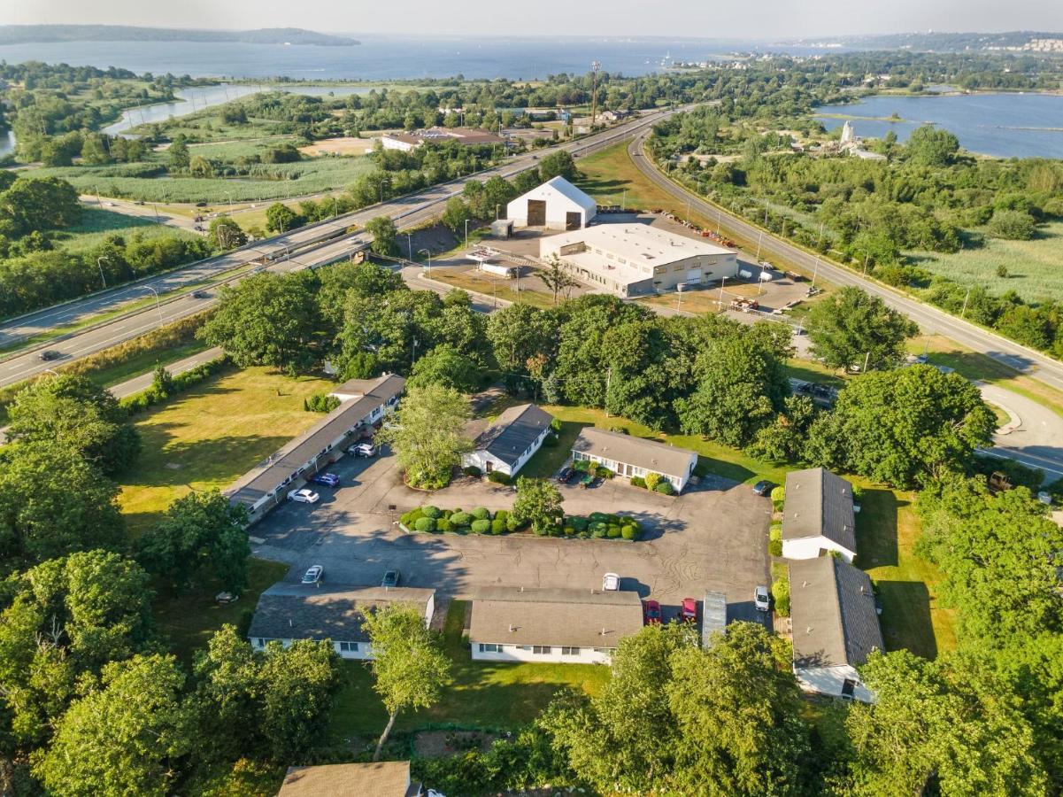 Founder'S Brook Motel And Suites Portsmouth Exterior photo