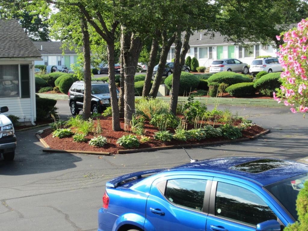 Founder'S Brook Motel And Suites Portsmouth Exterior photo